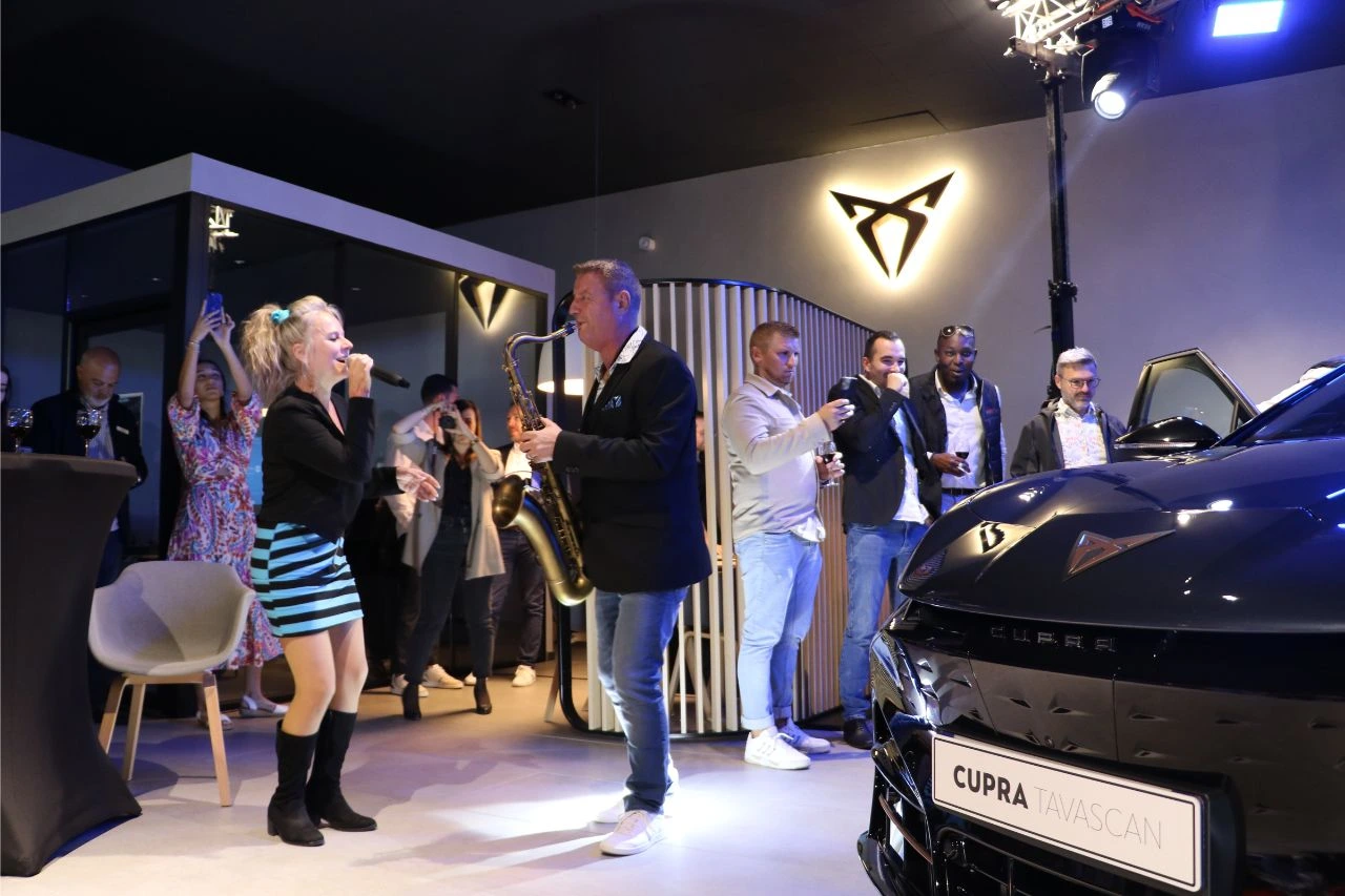 MARC SAX & POUCHYNE – prestation live saxophone et chant lors du lancement automobile CUPRA Tavascan