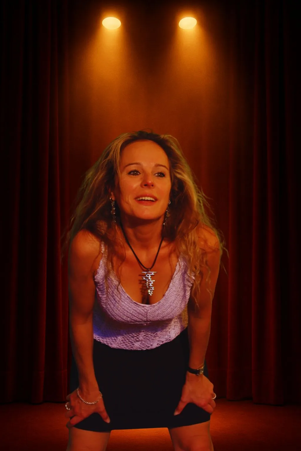 POUCHYNE sur scène – chanteuse du duo MARC SAX & POUCHYNE en ambiance cabaret